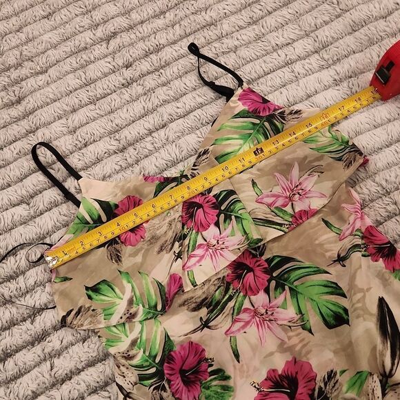 Beautiful
tropical lily and hibiscus floral Guess maxi dress size XS - Picture 4 of 10
